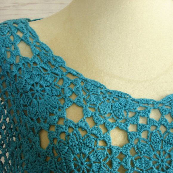Turq Crochet Floral Short Sleeve Top Open Weave - Picture 2 of 14